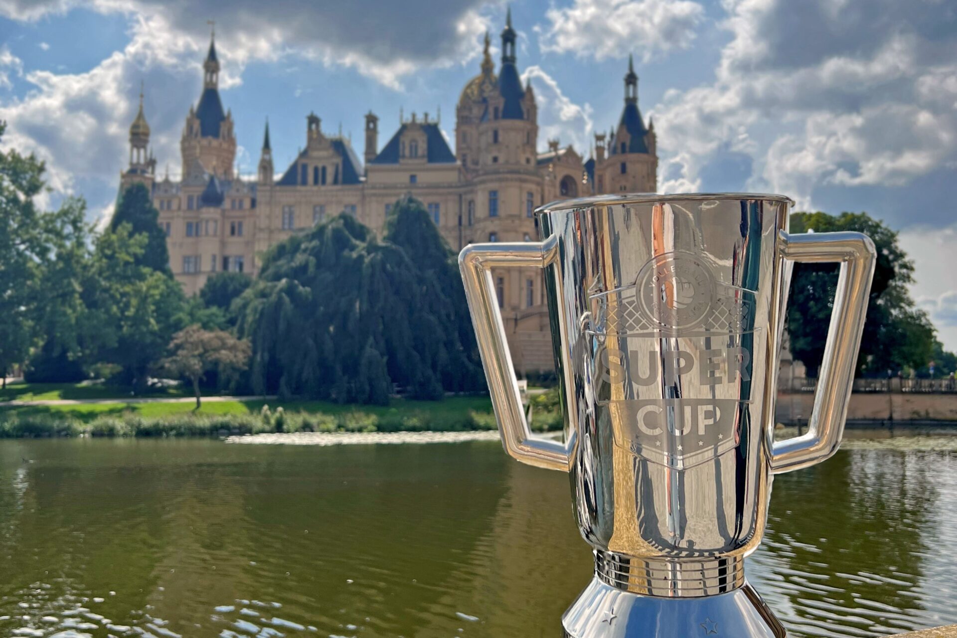 SSC Palmberg Schwerin fordert beim WT Energiesysteme Supercup 2025 den Dresdner SC