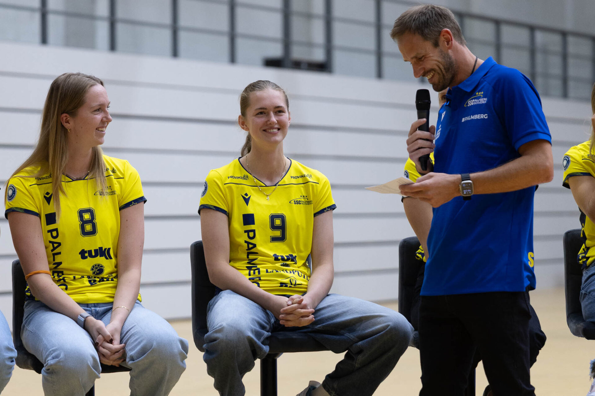 Erfolgreiche Übergabe der Dauerkarten 2025/26 in der PALMBERG ARENA